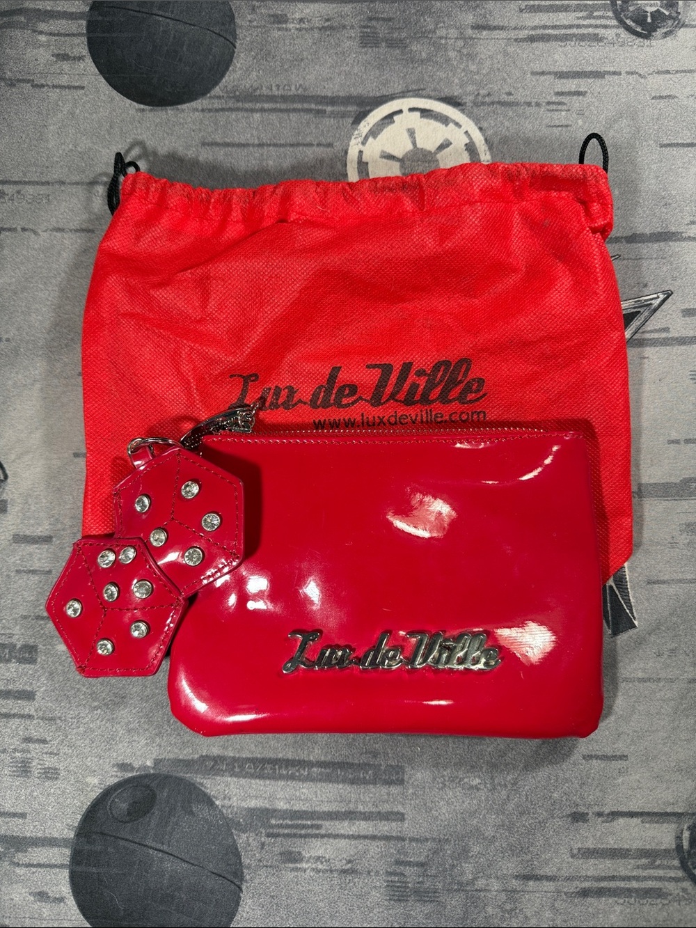 LUX DE VILLE RETRO RED DICE WRISTLET